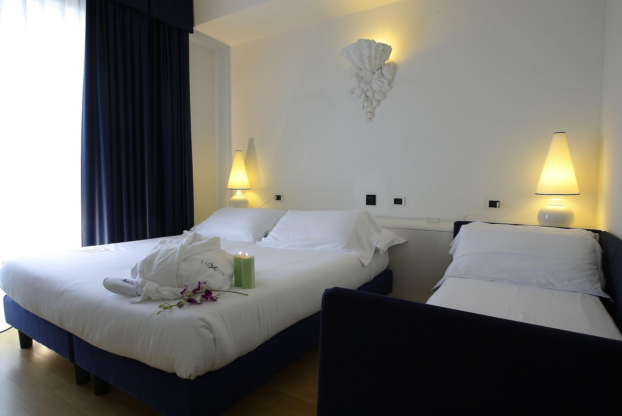 רימיני Hotel Luxor מראה חיצוני תמונה