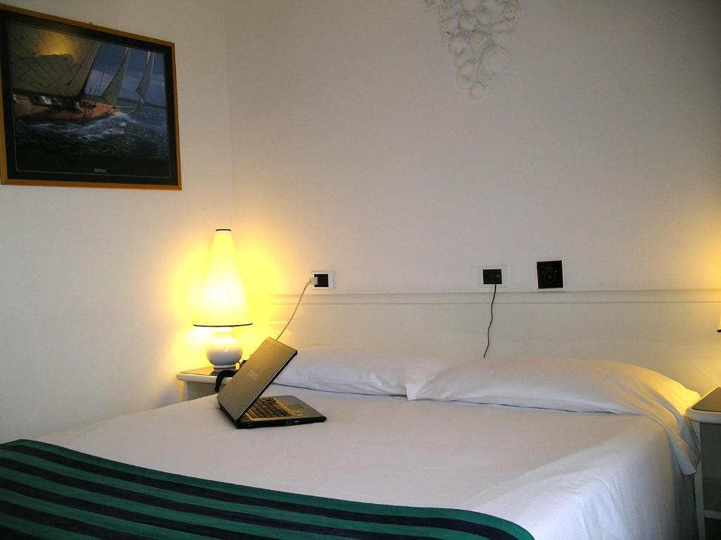 רימיני Hotel Luxor מראה חיצוני תמונה