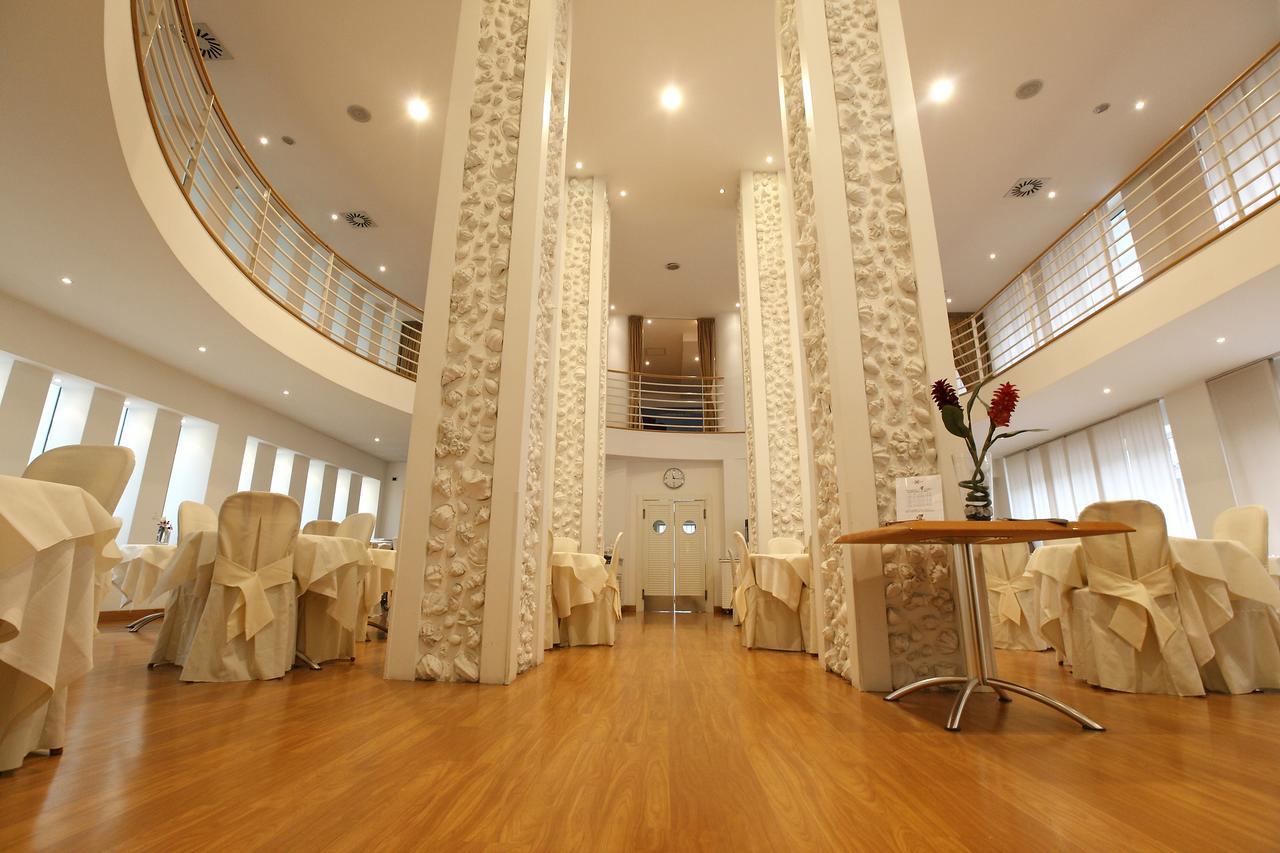 רימיני Hotel Luxor מראה חיצוני תמונה