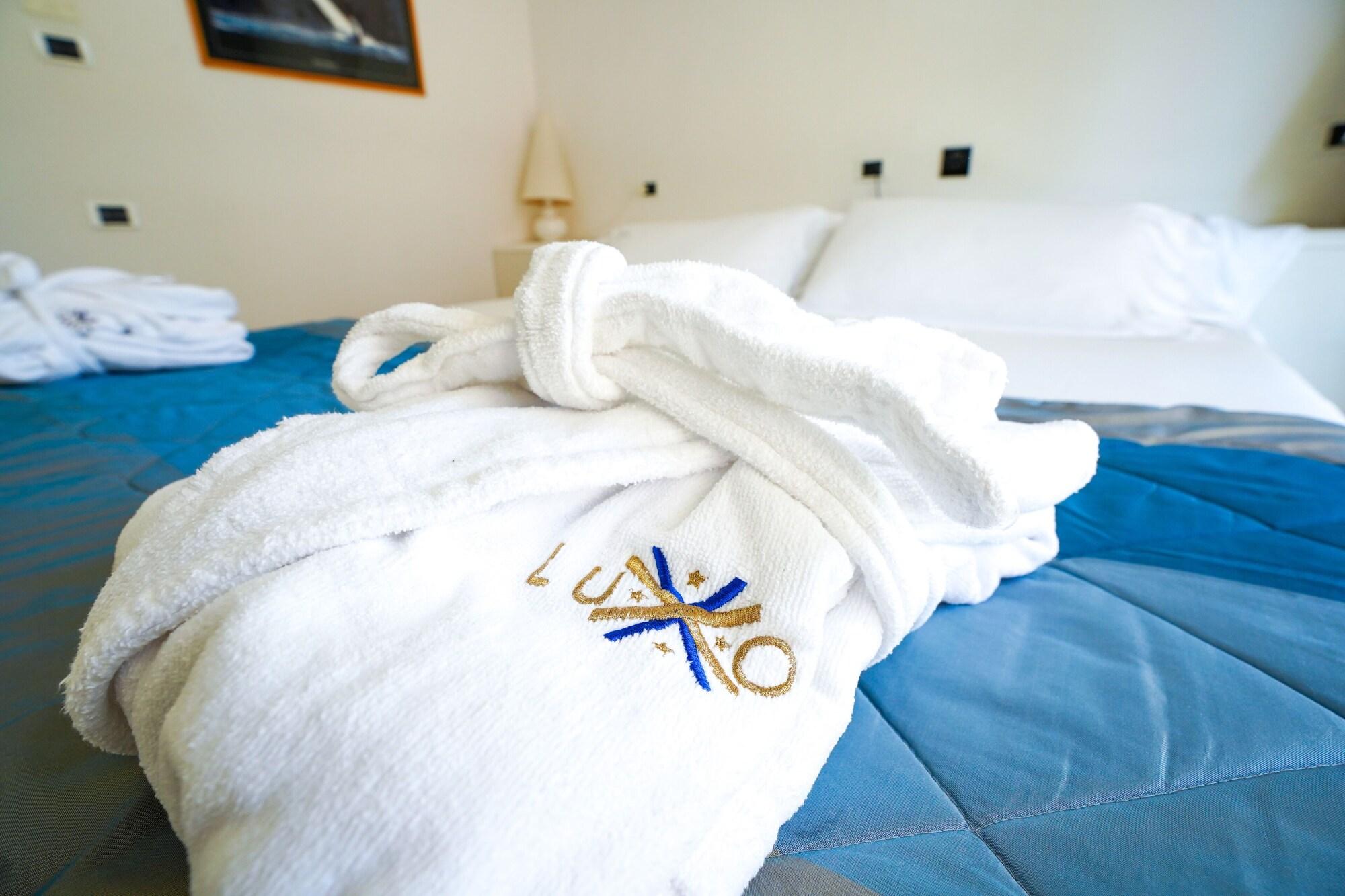 רימיני Hotel Luxor מראה חיצוני תמונה